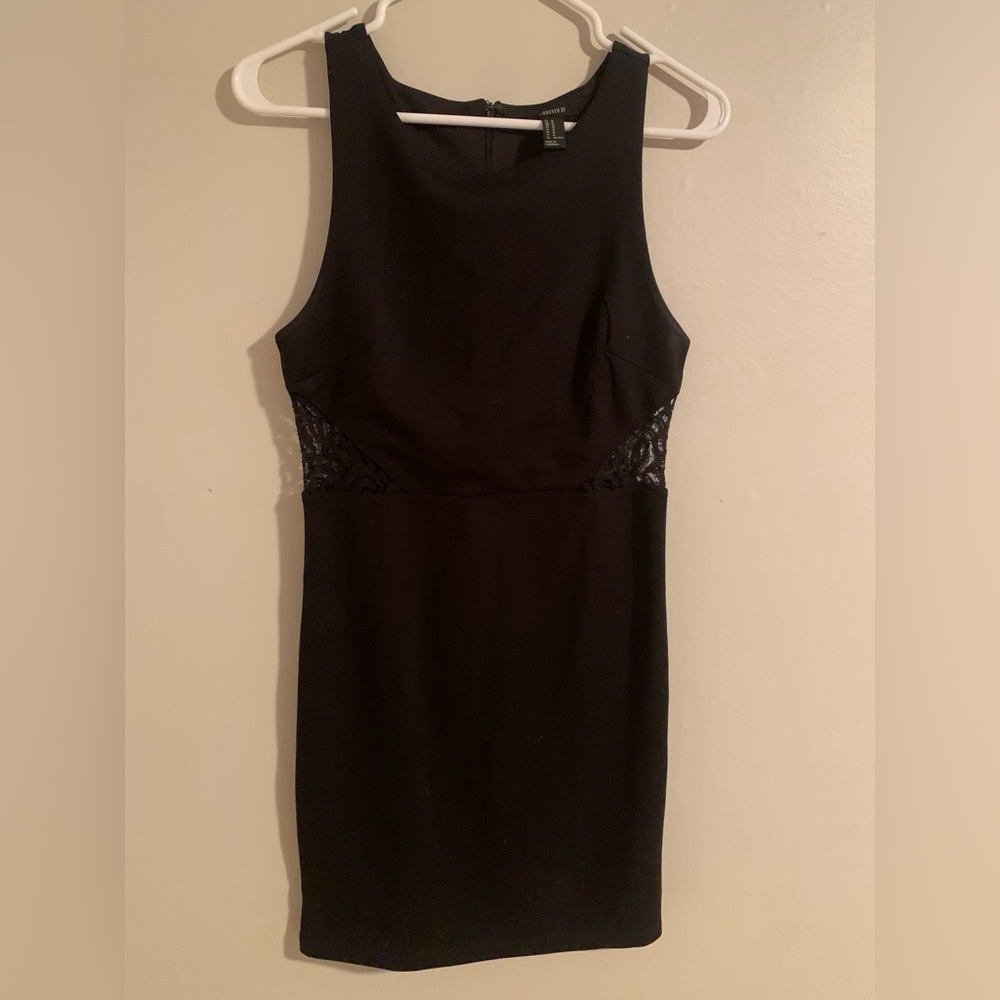 Forever 21 black stretchy party dress perfect little black dress lace sides